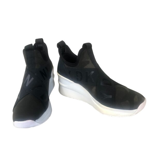 DKNY Women’s Camo Slip-On Sneakers Size 6M Black Gray Logo Elastic Platform Shoe - Picture 2 of 15